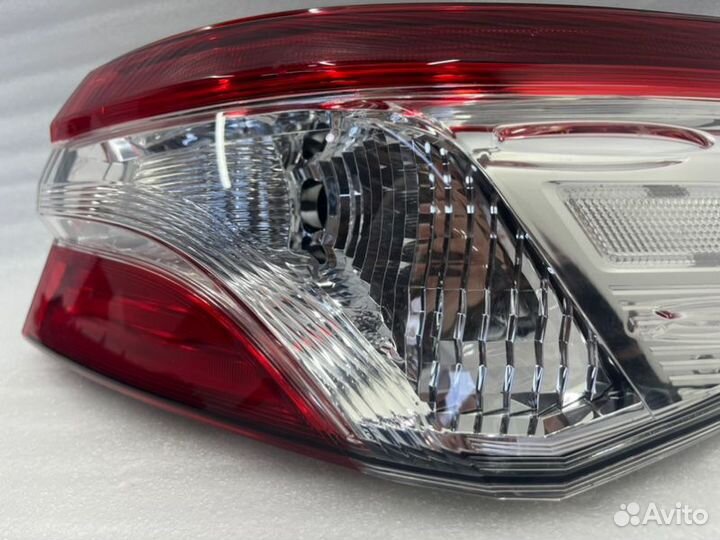 Фонарь наружный задний правый Toyota Camry V70/V75