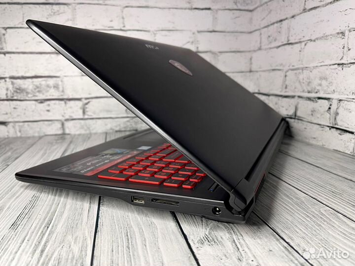 Игровой ноутбук MSI GTX4gb/i7/SSD
