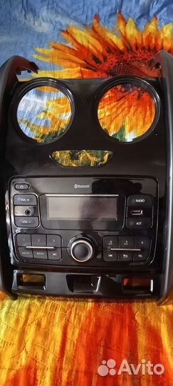 Штатная магнитола с рамкой для Reno Daster (2018)