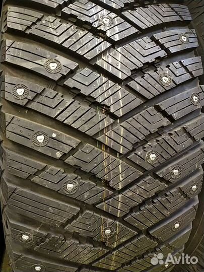 Goodyear Ultragrip Ice Arctic 235/55 R17