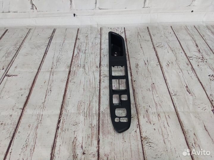 Накладка двери передней правой Forester S11 2002