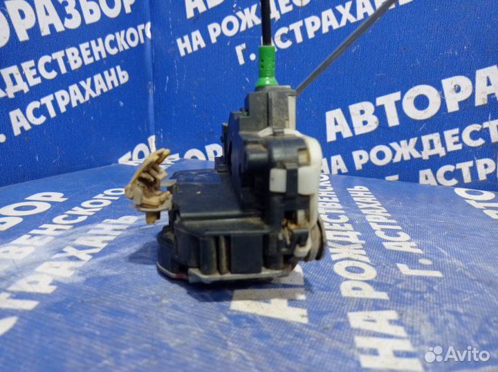 Задний правый замок двери Opel Astra J хэтчбек
