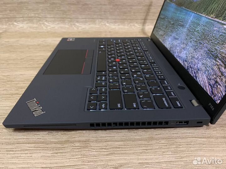 ThinkPad P14s Gen 4 HDR Ryzen 7 Pro 7840U 64GB/1TB