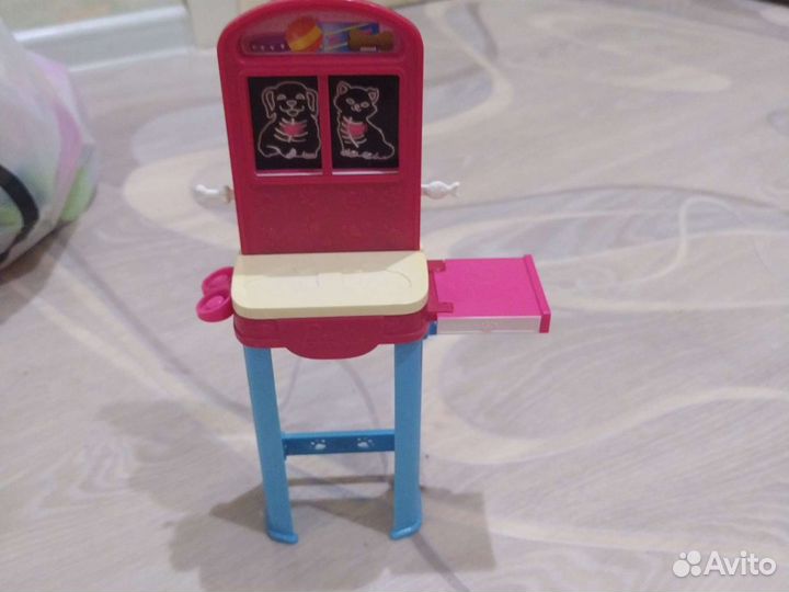 Новая Барби и столик для Барби- ветеринара