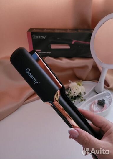 Выпрямитель для волос новый