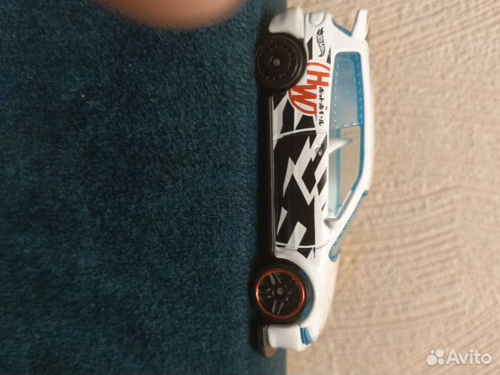 Hot Wheels - Honda Civic Custom (белый)