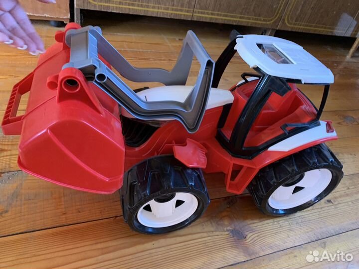 Трактор гигант Lena