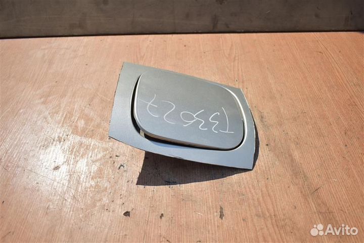 Лючок бензобака Toyota Corolla E120 хэтчбек 5Д