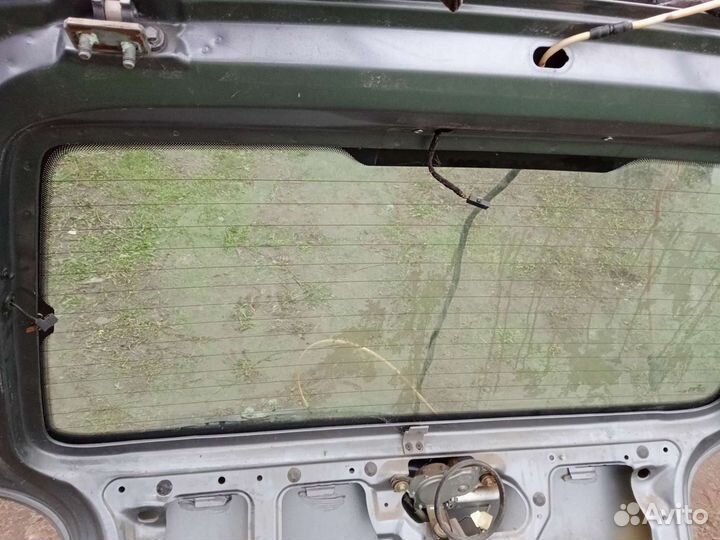 Задняя крышка автомобиля Фольксваген pointer 1,8