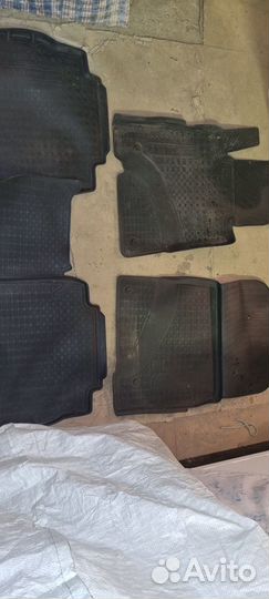 Автомобильные коврики на Land Cruiser 200