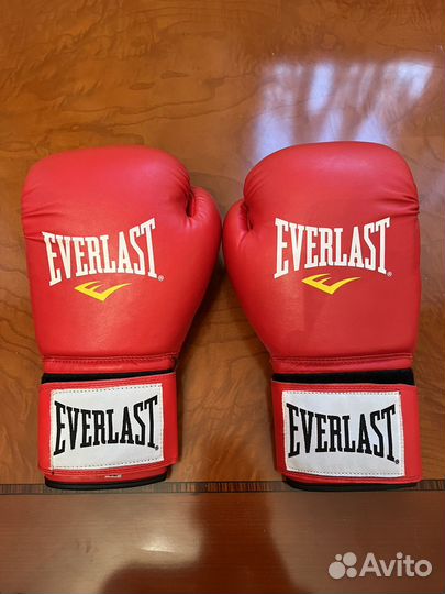 Боксерские перчатки Everlast 10oz