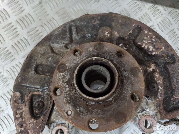 Кулак поворотный передний левый Audi A4 B7 (S4,RS4