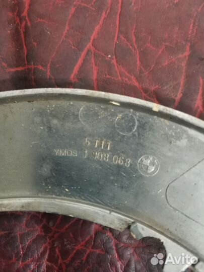 Правый передний молдинг бампера бмв е 32