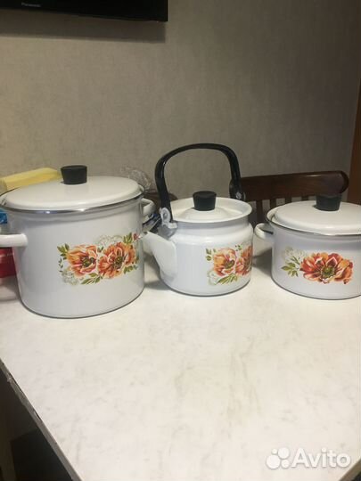 Набор посуды кастрюли и чайник