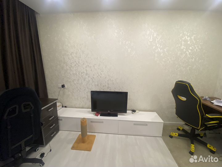 Тумба под телевизор белая