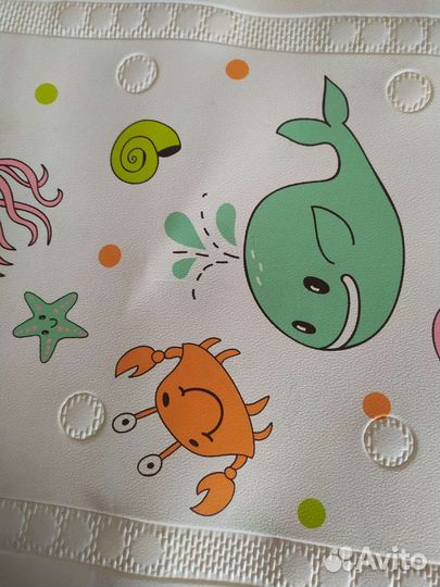 Коврик детский для ванной на присосках