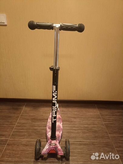 Самокат трёхколёсный