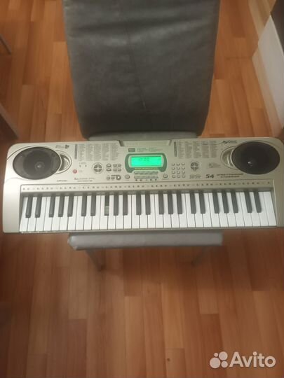 Небольшой детский синтезатор