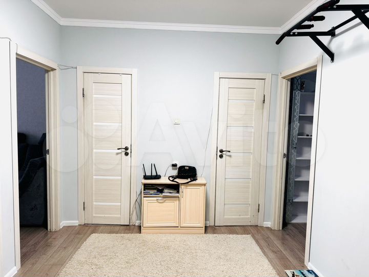 2-к. квартира, 60 м², 1/18 эт.