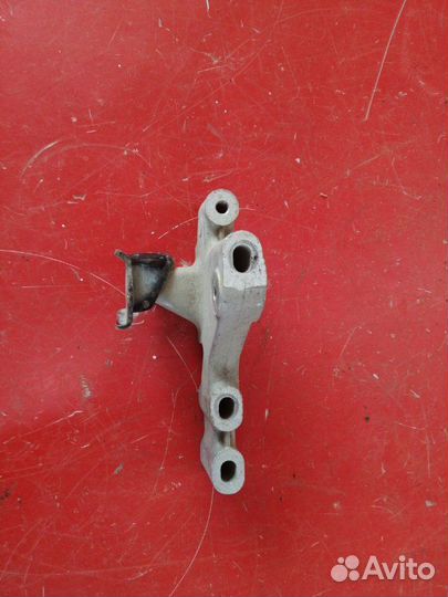 Кронштейн опоры двс правый Toyota Camry XV40 2grfe