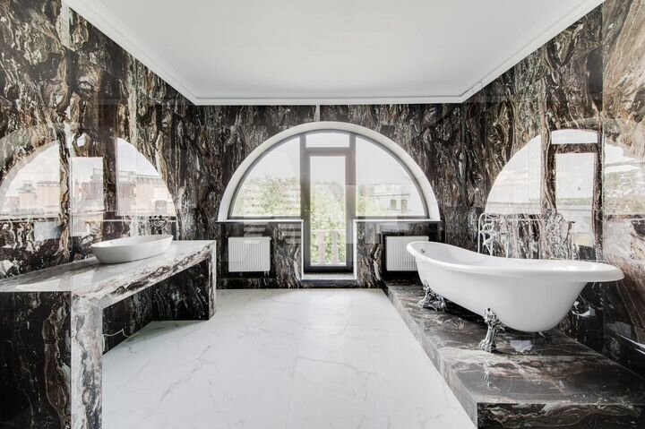 Дом 1300 м² на участке 30 сот.