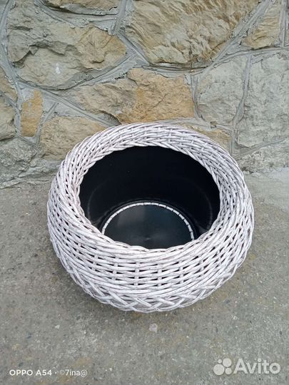 Кашпо из искусственного ротанга