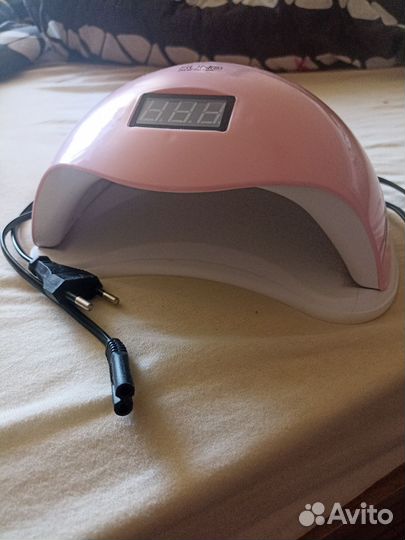 Лампа, пылесос, машинка для маникюра и педикюра