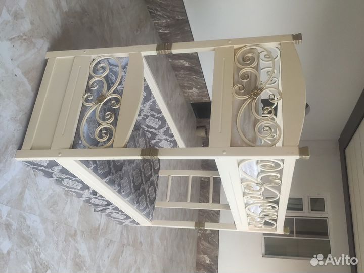 Двухъярусная кровать