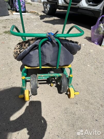 Детские санки с ручкой на колесиках