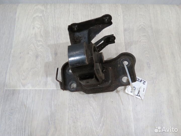 Опора кпп Toyota Corolla 150