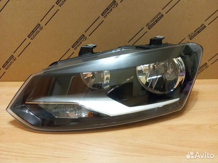 Фольксваген Поло фара левая 6R1941007E