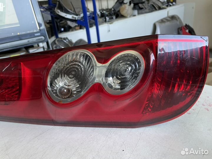 Фонарь задний левый Ford Fiesta MK5 5 дверей