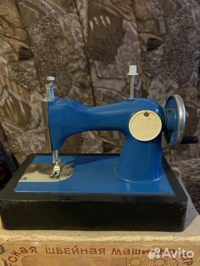 Детская швейная машинка