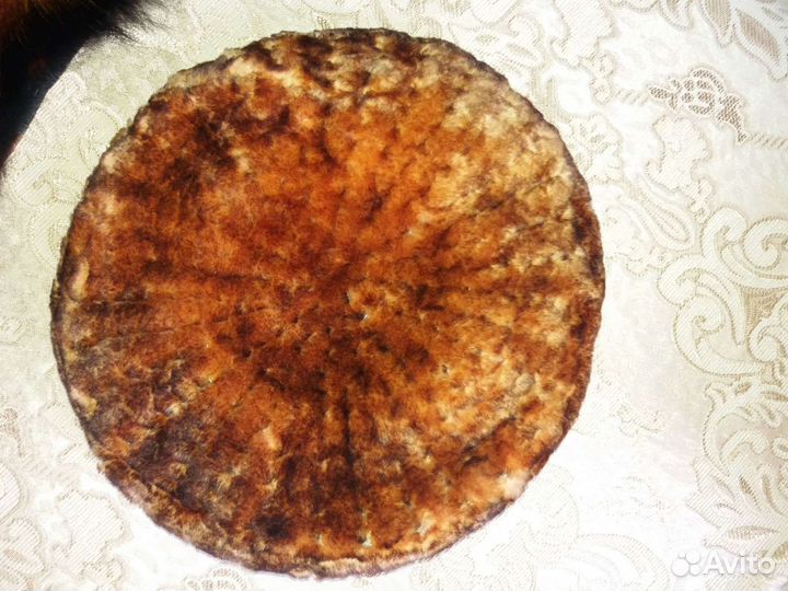 Песцовый воротник и мутоновый берет