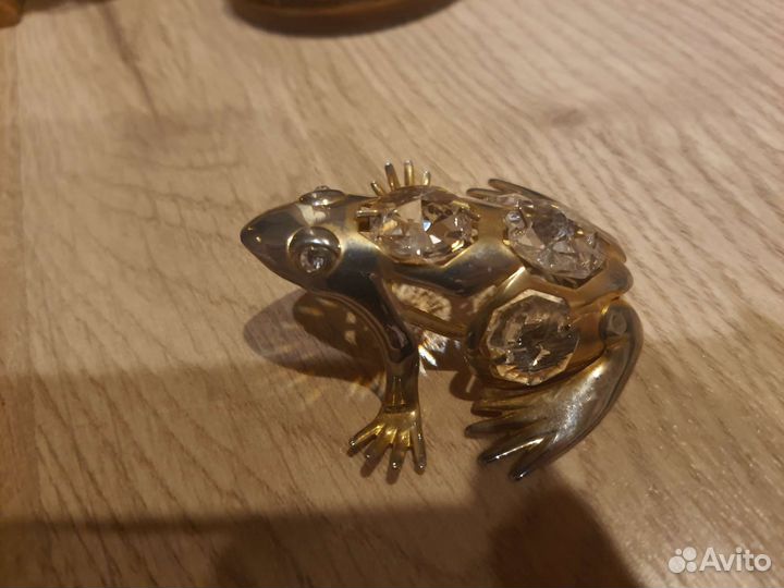 Коллекция фигур лягушек