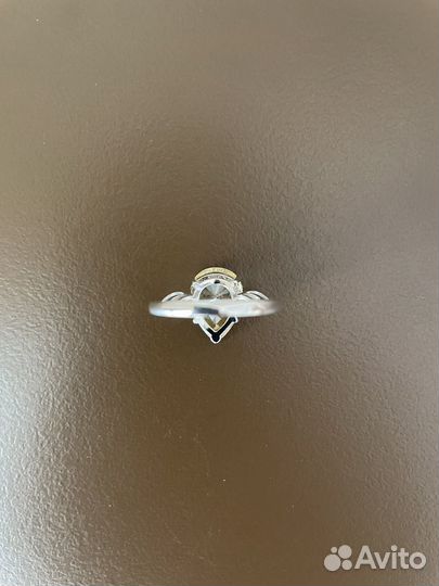 Кольцо бижутерия с крупным цирконом