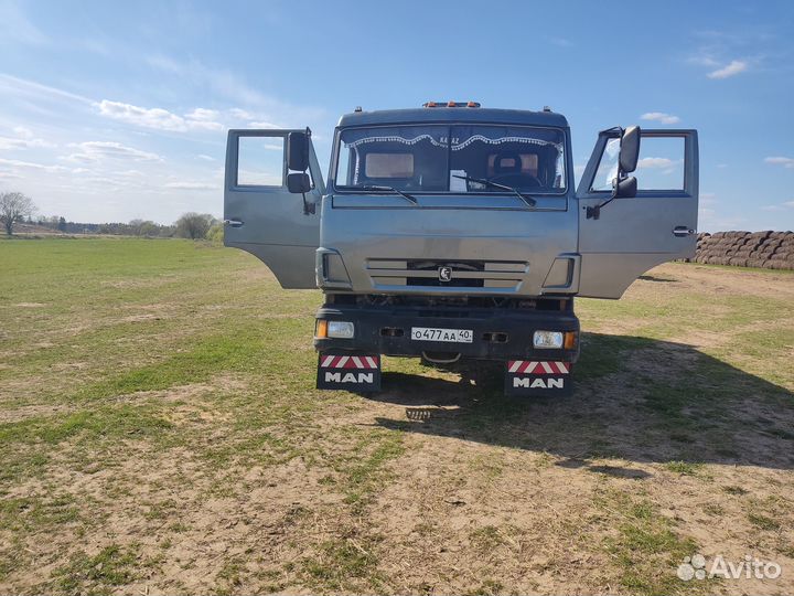 Водитель грузового автомобиля с