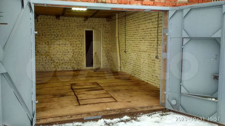 Гараж, > 30 м²