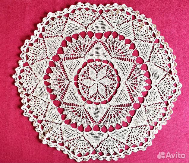 Салфетка, накидка большая вязаная крючком 80 см