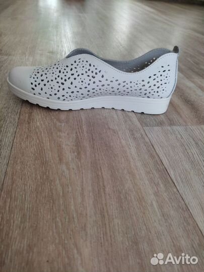 Слипоны лоферы мокасины босоножки женские белые