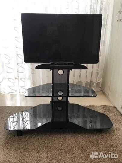 Стеклянная тумба под тв с кронштейном