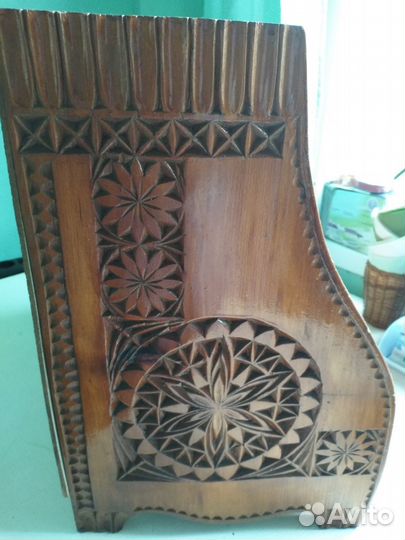 Хлебница резная с натурального дерева