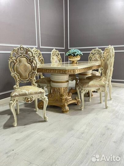 Стол и стулья