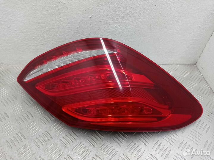 Фонарь задний наружный левый Mercedes-Benz C-Class