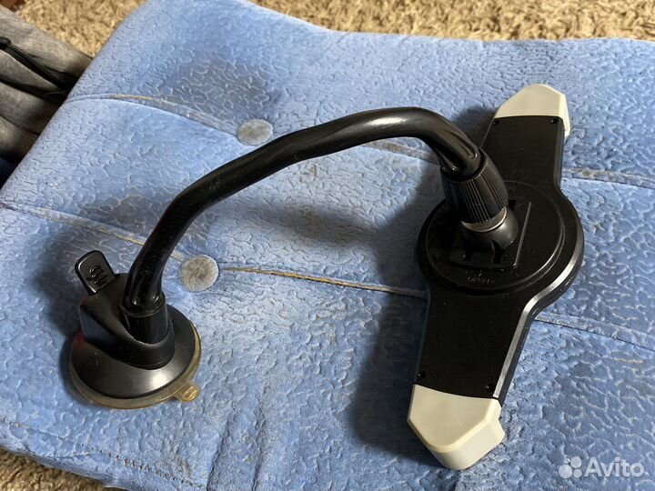 Держатель для планшета в авто