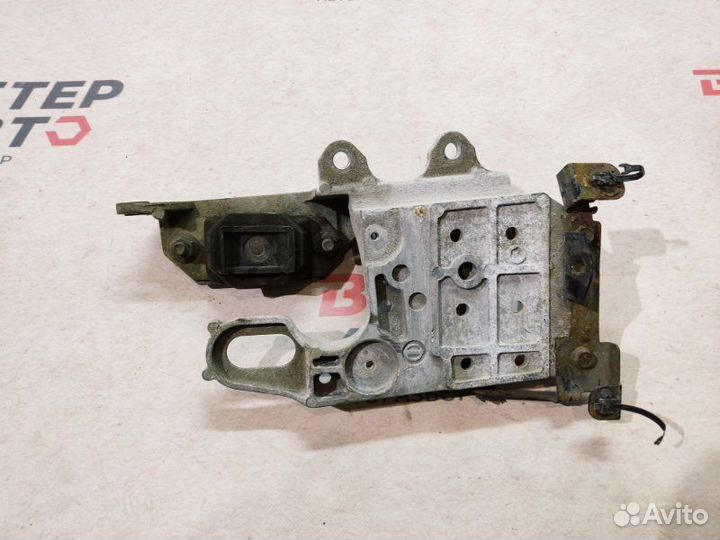 Кронштейн опоры МКПП Nissan Qashqai