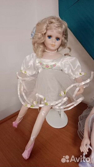 Кукла фарфоровая 