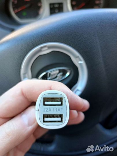 Автозарядка для телефона