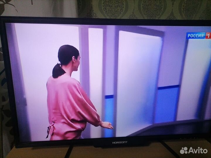 Телевизор горизонт 32le7181D SMART