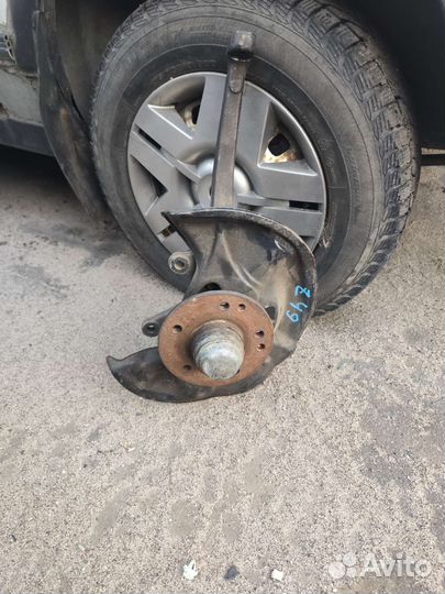 Поваротный кулак левый CLK w 208 С202